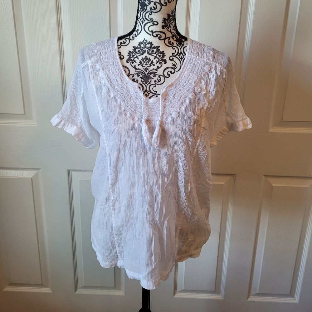 Lucky‎ brand white embroidered neckline Short sleeve shirt